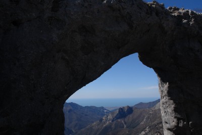 38 - Arco Forato di traverso e mare sullo sfondo piÃ¹ scura.jpg