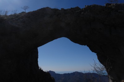 39 - Arco Forato salendo alla Croce.jpg