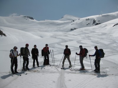 In discesa nel vallone sotto il laghetto, sulla sfondo quota 2422