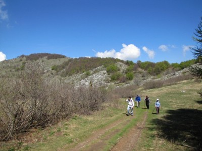 camminando sotto il sole