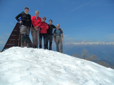 foto di gruppo in vetta alla cima di marta