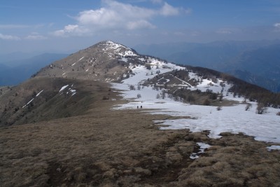 37 - Pendio in discesa da Cima Marta e Balconi sullo sfondo.JPG