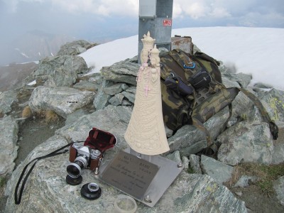 La statuetta della Madonna, del 2005