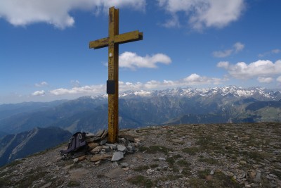 61 - Croce vetta Bertrand e vista su Alpi Marittime molto piÃ¹ da lontano.JPG