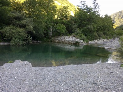 Altra bella pozza dove è probabilmente possibile fare anche qualche tuffo. Si trova poco oltre quello del laghetto artificiale più ampio. Di nuovo qua è ormai all'ombra, ma sicuramente fino al primo pomeriggio è al sole ;-)