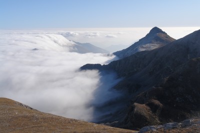 038 - Pizzo d'Ormea e mare di nebbia dal Rotondo piÃ¹ chiara.jpg