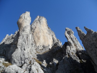 dal sentiero dei morti al cospetto della torre costanza e torre cecilia