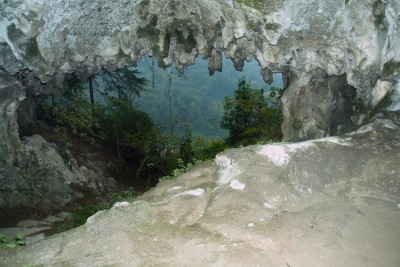 10 - Stalattiti in uscita Grotta San Giovanni da ripiano superiore.jpg
