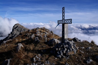 30 - Croce Toraggio ovest e vetta est piÃ¹ da lontano.jpg