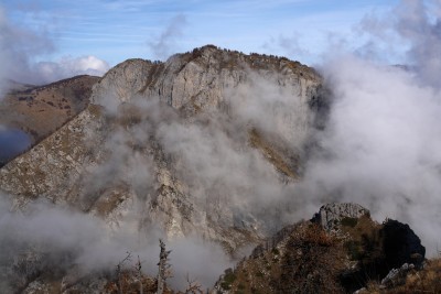 33 - Pietravecchia nella nebbia dal Toraggio piÃ¹ da lontano.jpg