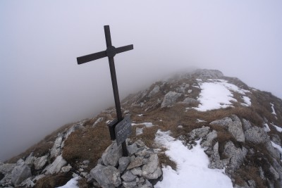 06 - Croce e scritta in vetta a Ciuaiera.jpg