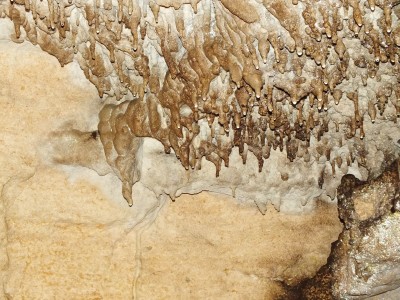 083 - Stalattiti in Grotta del Morto.JPG