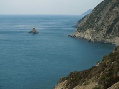 04 - Scoglio Ferale e serie di punte andando ad Albana.JPG