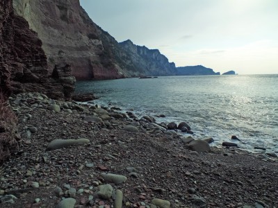 18 - Spiaggetta Albana Scogliere Rosse Muzzerone e Isole Portovenere piÃ¹ da destra.jpg