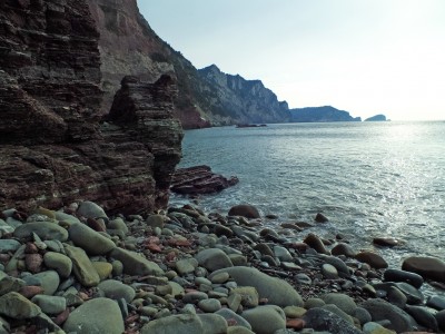 23 - Spiaggetta Albana Scogliere Rosse Muzzerone e Isole Portovenere primo piano.jpg