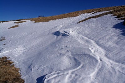 37 - Neve modellata dal vento andando all'Ebro.jpg