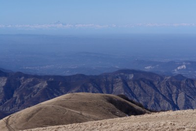 57 - Puddinghe val Borbera con sulo sfondo il Monviso.jpg