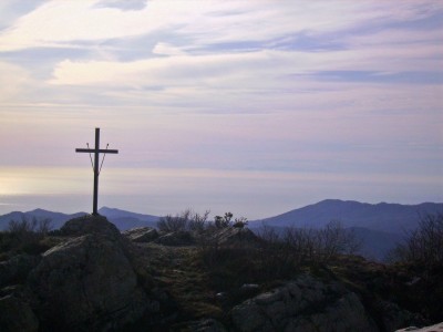 la croce di vetta e la corsica