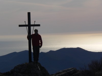 060 - Maurizio in posa su Croce Castellermo dalla vetta piÃ¹ da vicino.JPG