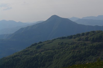 01 - Alfeo tra Maggiorasca e Aiona salendo al Chiappo.JPG