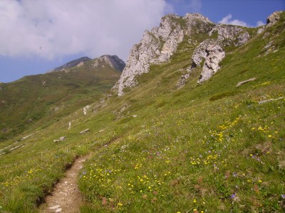a ridosso delle rocche giardina