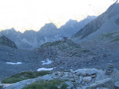 il rifugio salendo al lago