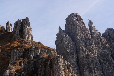051 - Torrioni sovrastanti Porta di Serrada.jpg