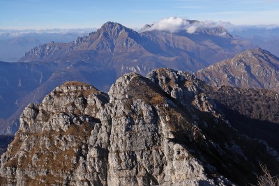103 - Grignetta e Grignone tra le nubi dal Resegone.jpg