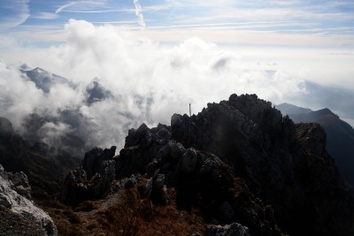 106 - Cresta vetta Resegone e mare di nubi.jpg