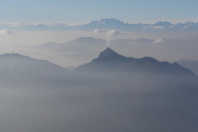 127 - Corni di Canzo e Monterosa dal sentiero 1 piÃ¹ da vicino.jpg