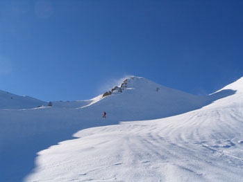 Monte Frontè - quasi in cima, il vento molto forte spazza la costa