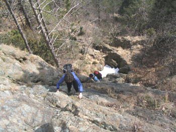 Salendo per la Via dell'Acqua (Rama)