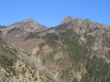 Argentea e Rocca Turchina viste dalla Variante inferiore della Via Zunino